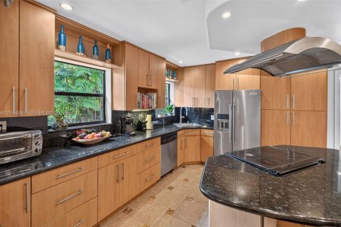 House in Miami Shores, Florida 4 bedrooms, 210.52 sq.m. № 2412773 - photo 14