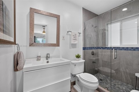 House in Miami Shores, Florida 4 bedrooms, 210.52 sq.m. № 2412773 - photo 24