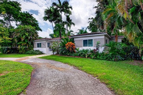 House in Miami Shores, Florida 4 bedrooms, 210.52 sq.m. № 2412773 - photo 2