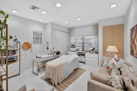 House in Miami Shores, Florida 4 bedrooms, 210.52 sq.m. № 2412773 - photo 29