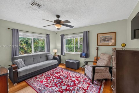 House in Miami Shores, Florida 4 bedrooms, 210.52 sq.m. № 2412773 - photo 20