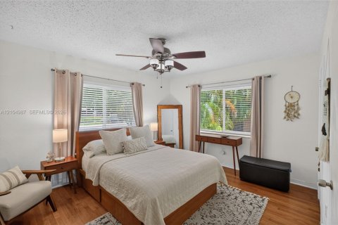 House in Miami Shores, Florida 4 bedrooms, 210.52 sq.m. № 2412773 - photo 22
