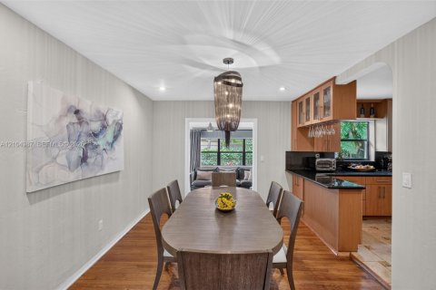 House in Miami Shores, Florida 4 bedrooms, 210.52 sq.m. № 2412773 - photo 10