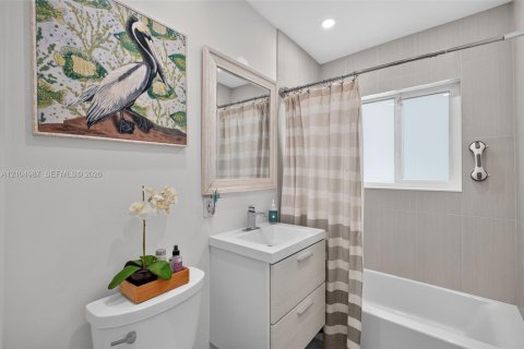 House in Miami Shores, Florida 4 bedrooms, 210.52 sq.m. № 2412773 - photo 23