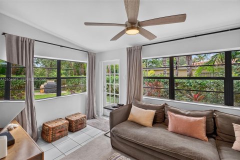 House in Miami Shores, Florida 4 bedrooms, 210.52 sq.m. № 2412773 - photo 8