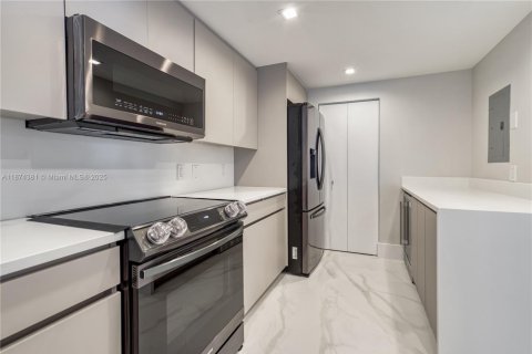 Condominio en venta en Miami, Florida, 3 dormitorios, 153.75 m2 № 1980145 - foto 4