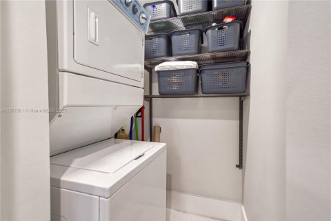 Condominio en venta en Miami, Florida, 3 dormitorios, 153.75 m2 № 1980145 - foto 15