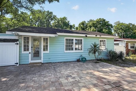 Villa ou maison à louer à Tampa, Floride: 2 chambres, 93.65 m2 № 2213517 - photo 2