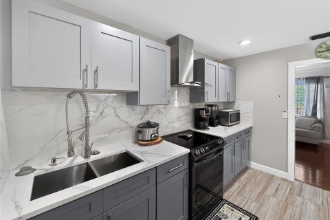 Villa ou maison à louer à Tampa, Floride: 2 chambres, 93.65 m2 № 2213517 - photo 14