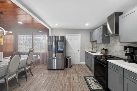 Villa ou maison à louer à Tampa, Floride: 2 chambres, 93.65 m2 № 2213517 - photo 12