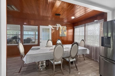 Villa ou maison à louer à Tampa, Floride: 2 chambres, 93.65 m2 № 2213517 - photo 16