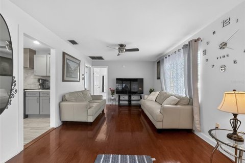 Villa ou maison à louer à Tampa, Floride: 2 chambres, 93.65 m2 № 2213517 - photo 7