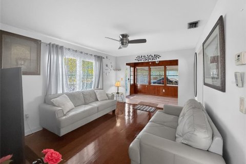 Villa ou maison à louer à Tampa, Floride: 2 chambres, 93.65 m2 № 2213517 - photo 9