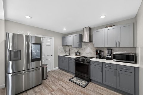 Villa ou maison à louer à Tampa, Floride: 2 chambres, 93.65 m2 № 2213517 - photo 13