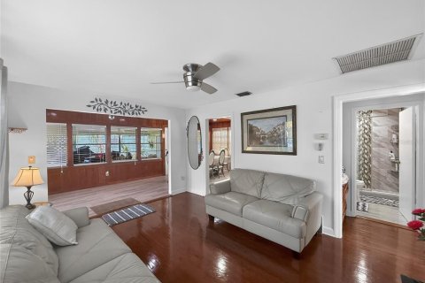 Villa ou maison à louer à Tampa, Floride: 2 chambres, 93.65 m2 № 2213517 - photo 10