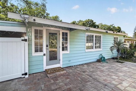 Villa ou maison à louer à Tampa, Floride: 2 chambres, 93.65 m2 № 2213517 - photo 4