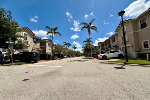 Touwnhouse à louer à Pompano Beach, Floride: 3 chambres, 142.88 m2 № 1945478 - photo 23