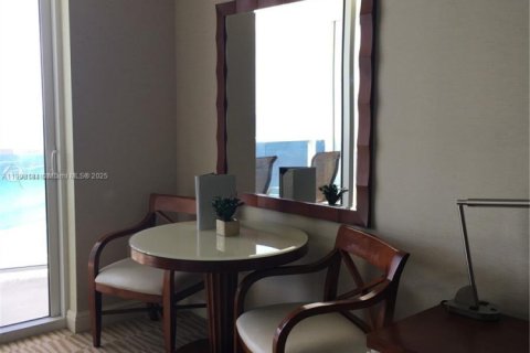 Condominio en venta en Sunny Isles Beach, Florida, 51.19 m2 № 2012683 - foto 2