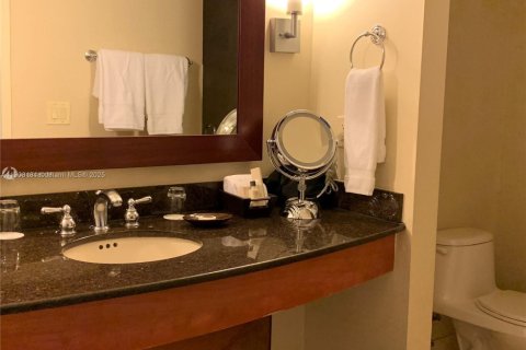 Condominio en venta en Sunny Isles Beach, Florida, 51.19 m2 № 2012683 - foto 9