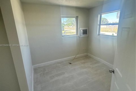 House in Miami, Florida 2 bedrooms, 102.56 sq.m. № 2004852 - photo 7