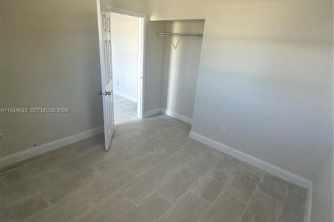 House in Miami, Florida 2 bedrooms, 102.56 sq.m. № 2004852 - photo 9