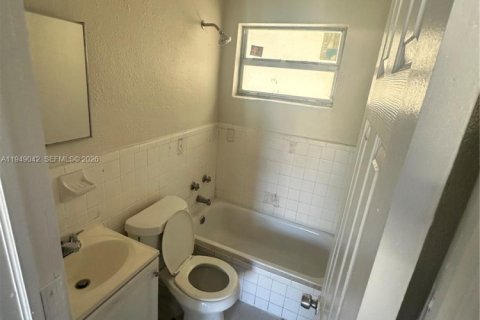 House in Miami, Florida 2 bedrooms, 102.56 sq.m. № 2004852 - photo 6