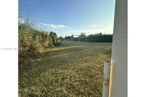 House in Miami, Florida 2 bedrooms, 102.56 sq.m. № 2004852 - photo 14