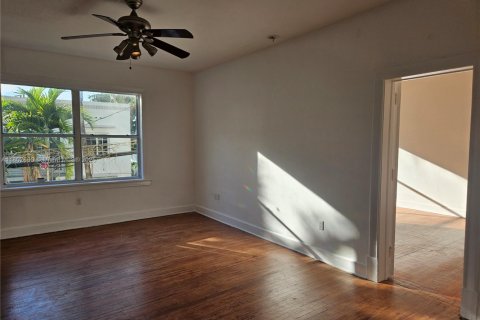 Condo in Miami Beach, Florida, 2 bedrooms  № 1862436 - photo 6