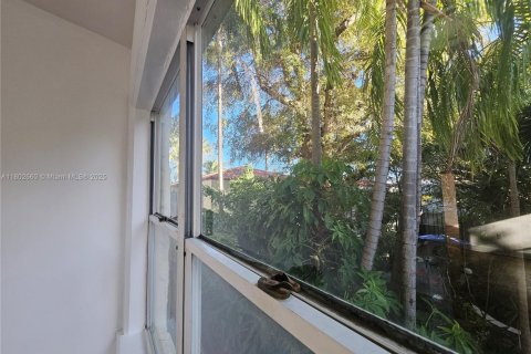 Condo in Miami Beach, Florida, 2 bedrooms  № 1862436 - photo 20