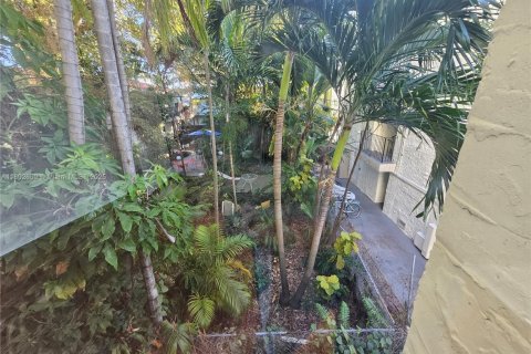 Condo in Miami Beach, Florida, 2 bedrooms  № 1862436 - photo 19