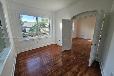 Condo in Miami Beach, Florida, 2 bedrooms  № 1862436 - photo 5