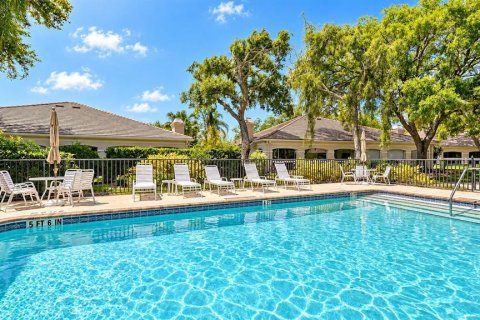 Villa ou maison à vendre à Sarasota, Floride: 3 chambres, 172.43 m2 № 2434528 - photo 6
