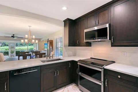 Villa ou maison à vendre à Sarasota, Floride: 3 chambres, 172.43 m2 № 2434528 - photo 8