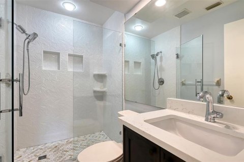 Villa ou maison à vendre à Sarasota, Floride: 3 chambres, 172.43 m2 № 2434528 - photo 13