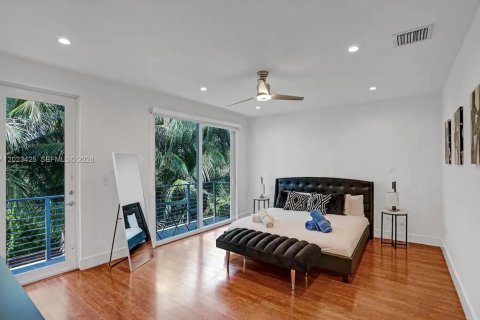 House in Hollywood, Florida 4 bedrooms, 209.49 sq.m. № 2180710 - photo 14