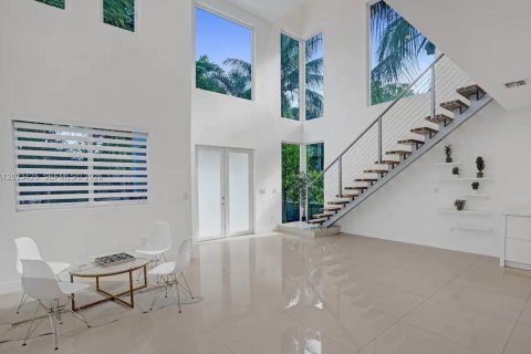 House in Hollywood, Florida 4 bedrooms, 209.49 sq.m. № 2180710 - photo 25