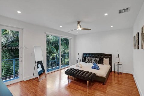 House in Hollywood, Florida 4 bedrooms, 209.49 sq.m. № 2180710 - photo 5