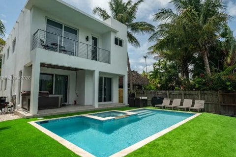 House in Hollywood, Florida 4 bedrooms, 209.49 sq.m. № 2180710 - photo 27