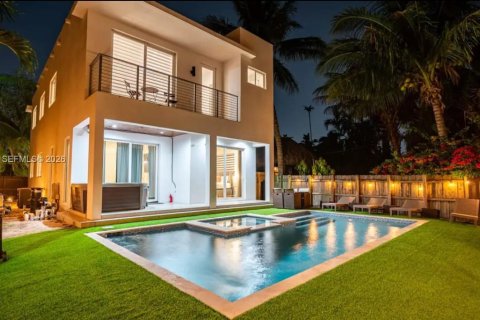 House in Hollywood, Florida 4 bedrooms, 209.49 sq.m. № 2180710 - photo 26