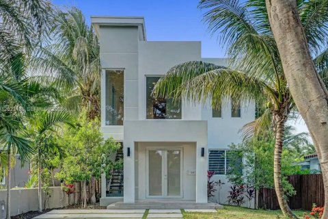 House in Hollywood, Florida 4 bedrooms, 209.49 sq.m. № 2180710 - photo 28