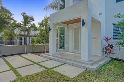 House in Hollywood, Florida 4 bedrooms, 209.49 sq.m. № 2180710 - photo 10