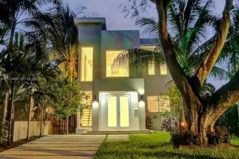 House in Hollywood, Florida 4 bedrooms, 209.49 sq.m. № 2180710 - photo 30