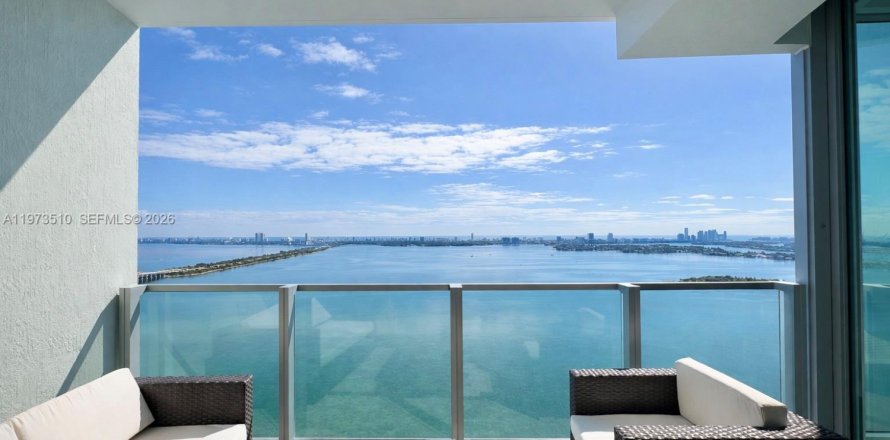 Кондоминиум с 2 спальнями в Майами, Флорида № 2036378