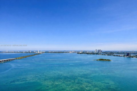 Купить кондоминиум в Майами, Флорида 2 спальни, 84.73м2, № 2036378 - фото 2