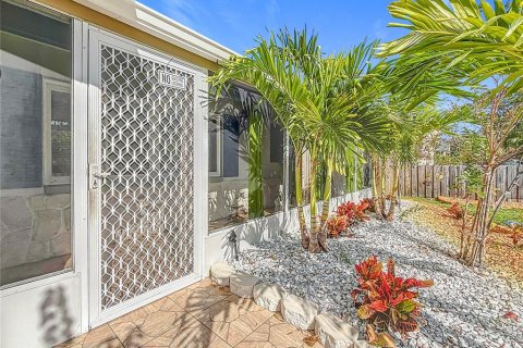 House in Saint Petersburg, Florida 3 bedrooms, 133.13 sq.m. № 1523003 - photo 14