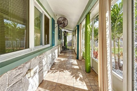 Купить виллу или дом в Сент-Питерсберг, Флорида 11 комнат, 133.13м2, № 1523003 - фото 16