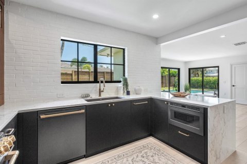 House in Delray Beach, Florida 3 bedrooms, 150.97 sq.m. № 2261626 - photo 15
