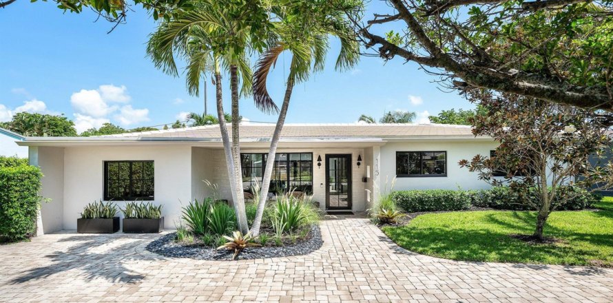 House in Delray Beach, Florida 3 bedrooms, 150.97 sq.m. № 2261626