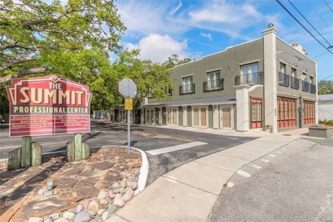 Propiedad comercial en venta en Daytona Beach, Florida, 654.4 m2 № 1667093 - foto 1