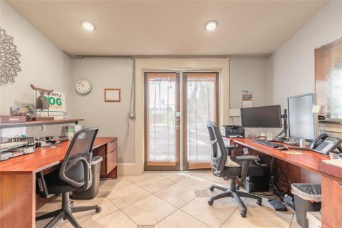 Propiedad comercial en venta en Daytona Beach, Florida, 654.4 m2 № 1667093 - foto 22